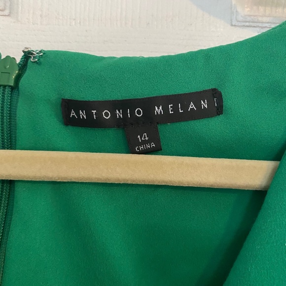 Green dress - Picture 3 of 3